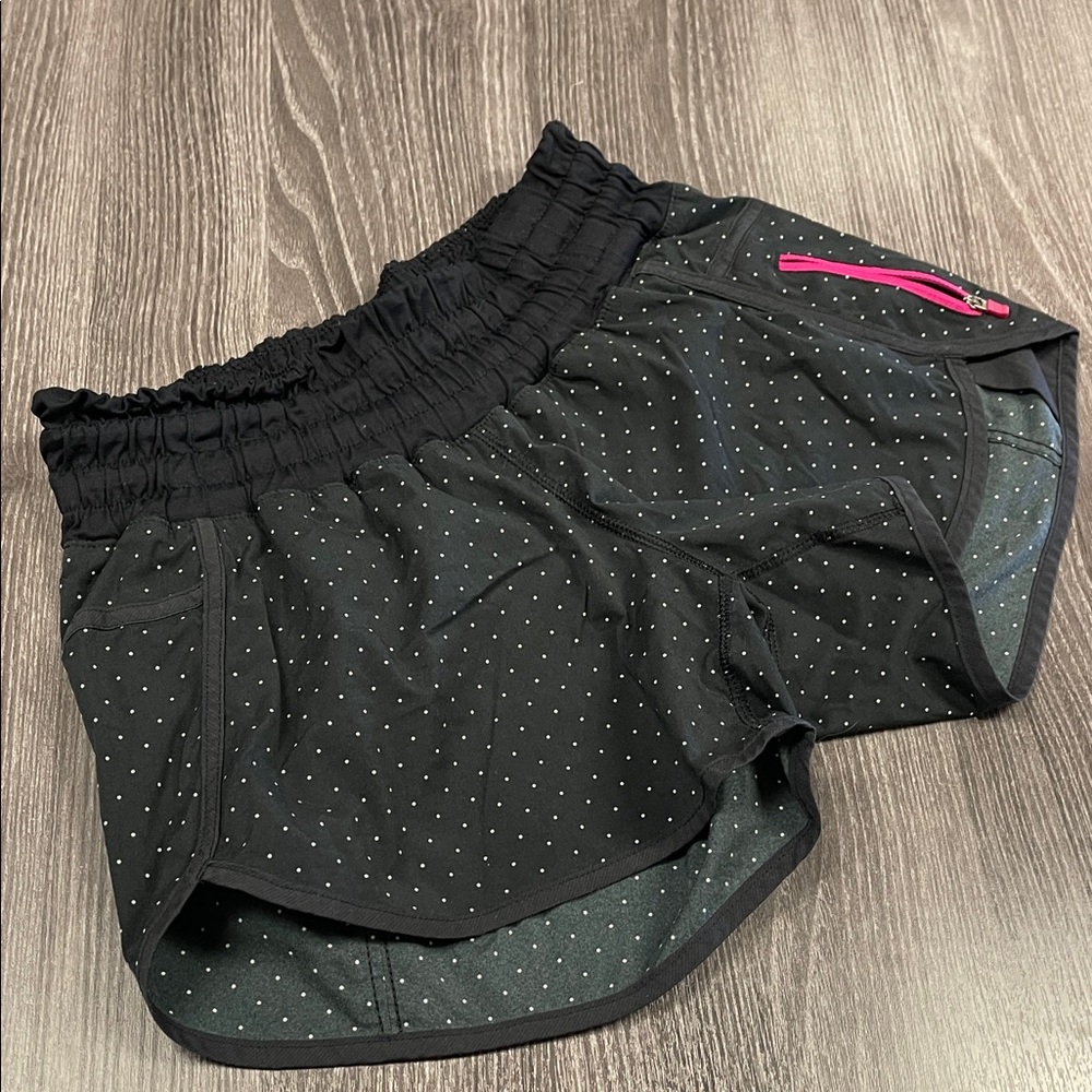 Lululemon polka dot tracker shorts 6